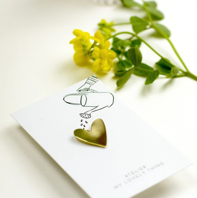 Pin's coeur doré en laiton